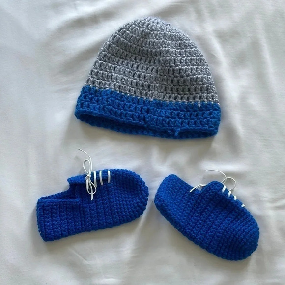 Kids  Custom Knit Hat and Booties - Picture 2 of 7